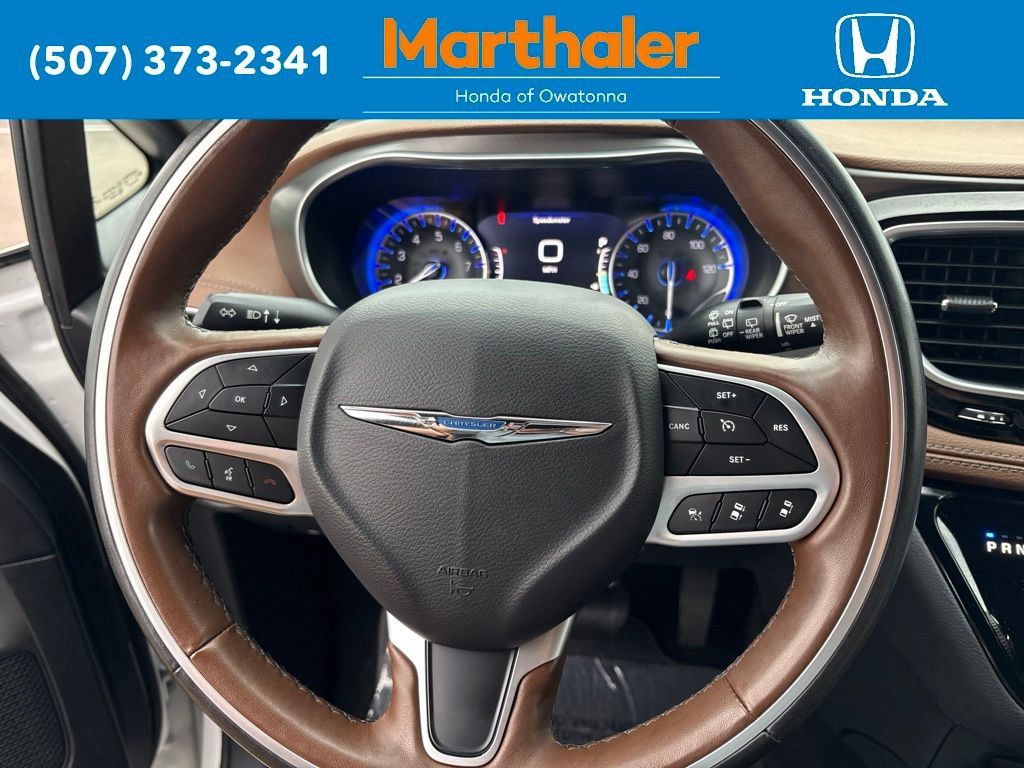 Used 2020 Chrysler Pacifica Limited w/ Tire & Wheel Group FWD image 24