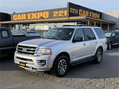 Used 2017 Ford Expedition XLT image 1