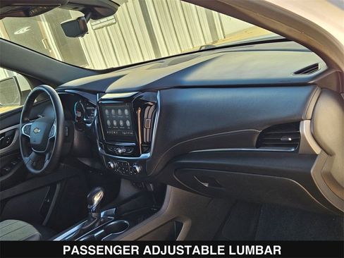 Used 2022 Chevrolet Traverse LT image 30