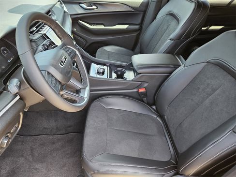 New 2025 Jeep Grand Cherokee L Altitude image 12