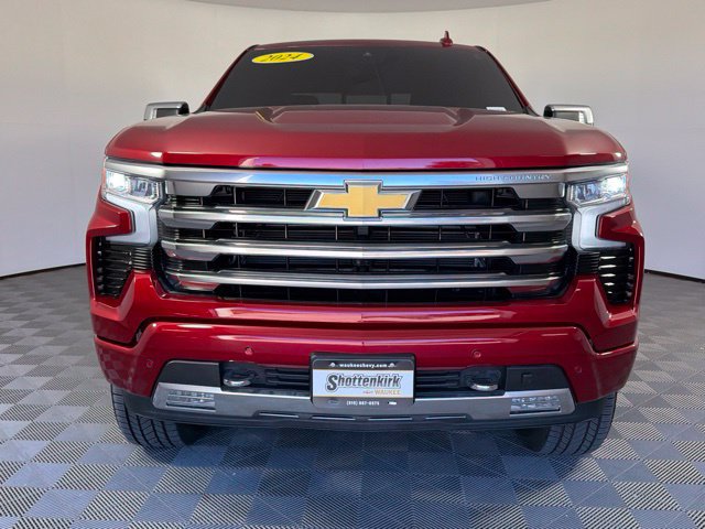 Used 2024 Chevrolet Silverado 1500 High Country w/ High Country Premium Package AWD/4WD image 3