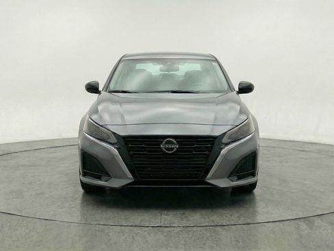 Used 2025 Nissan Altima 2.5 SV image 2