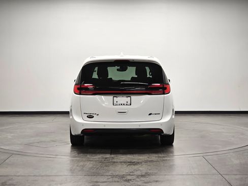 Used 2022 Chrysler Pacifica Limited w/ S Appearance Package FWD image 7