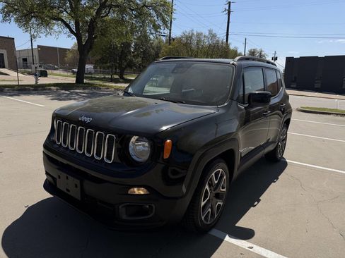 Used 2017 Jeep Renegade Latitude image 1