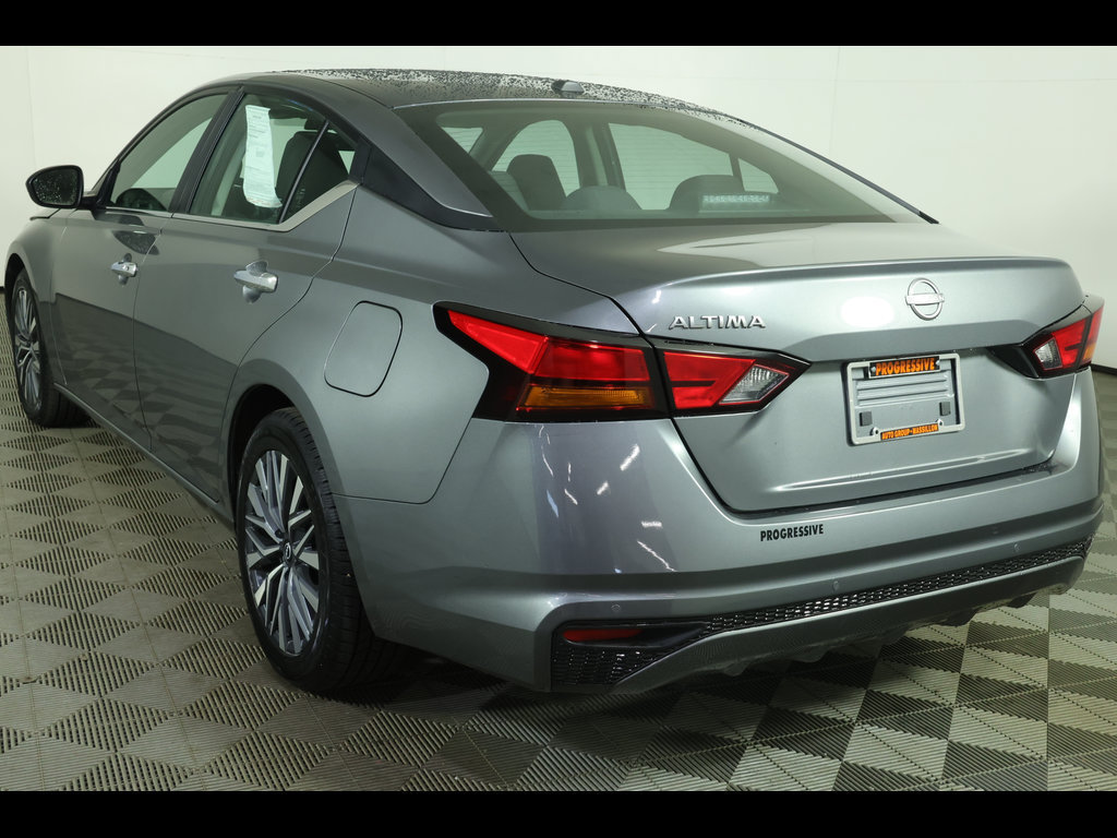 Used 2025 Nissan Altima 2.5 SV FWD image 15