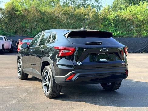 Used 2024 Chevrolet Trax RS w/ Driver Confidence Package FWD image 6