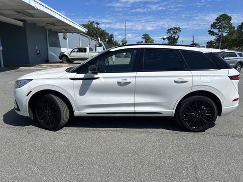 Used 2023 Lincoln Corsair Reserve w/ Equipment Group 201A image 4