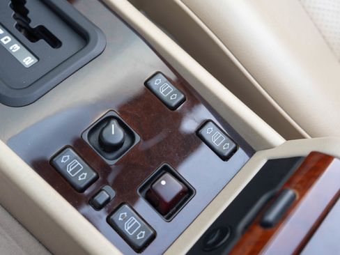 Used 1995 Mercedes-Benz E 320 Convertible image 18