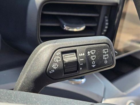 Used 2023 Ford Explorer XLT image 12