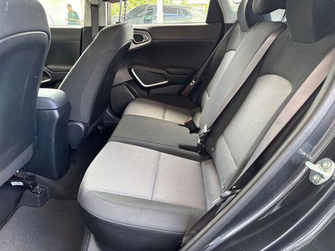 Used 2025 Kia Soul LX w/ LX Technology Package FWD image 24
