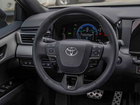 Used 2025 Toyota Camry SE image 26