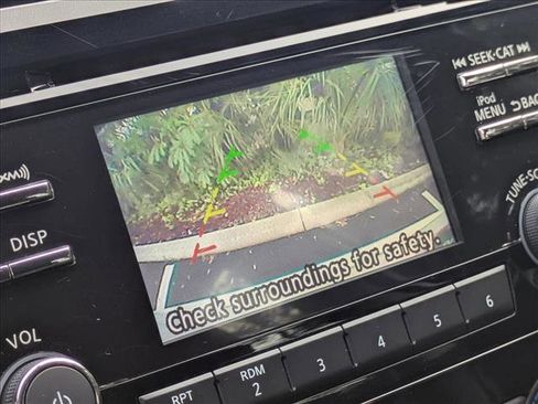 Used 2017 Nissan Rogue S image 12