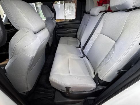 Certified 2025 Toyota Tacoma SR5 AWD/4WD image 46