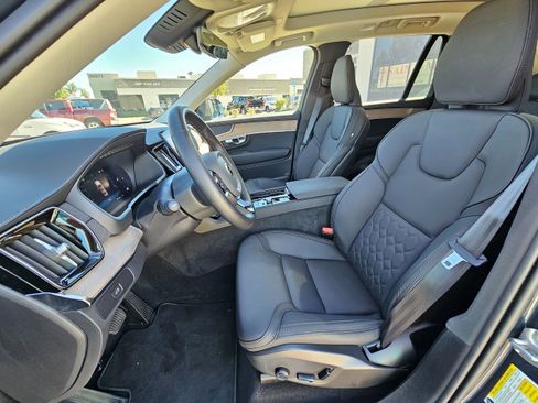 Used 2025 Volvo XC90 B6 Plus image 17