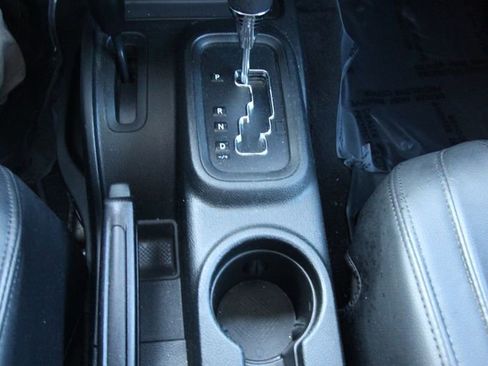 Used 2018 Jeep Wrangler Unlimited Sahara image 21