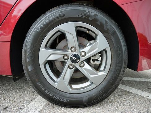 Used 2023 Kia K5 LXS image 28