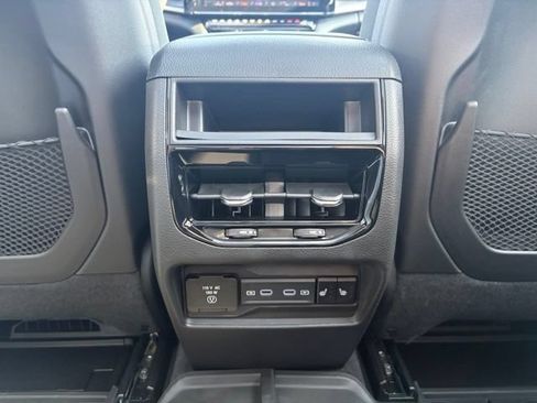 New 2026 Jeep Grand Cherokee Limited w/ Limited Altitude Package AWD/4WD image 12