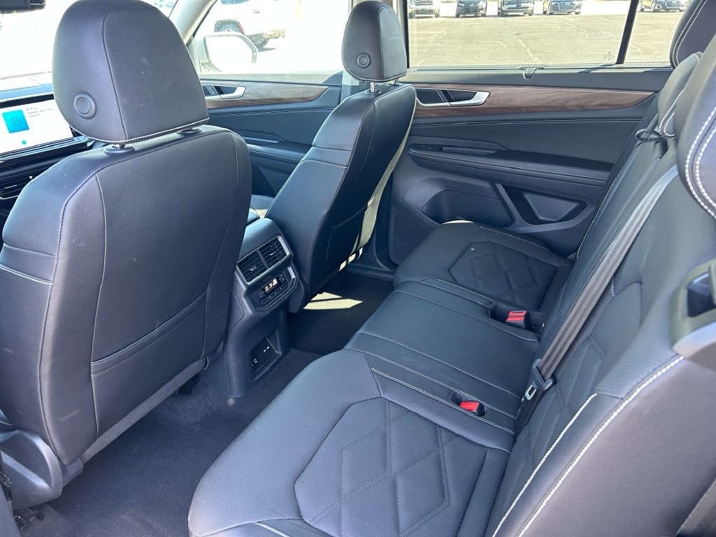 Used 2025 Volkswagen Atlas SE AWD/4WD image 31