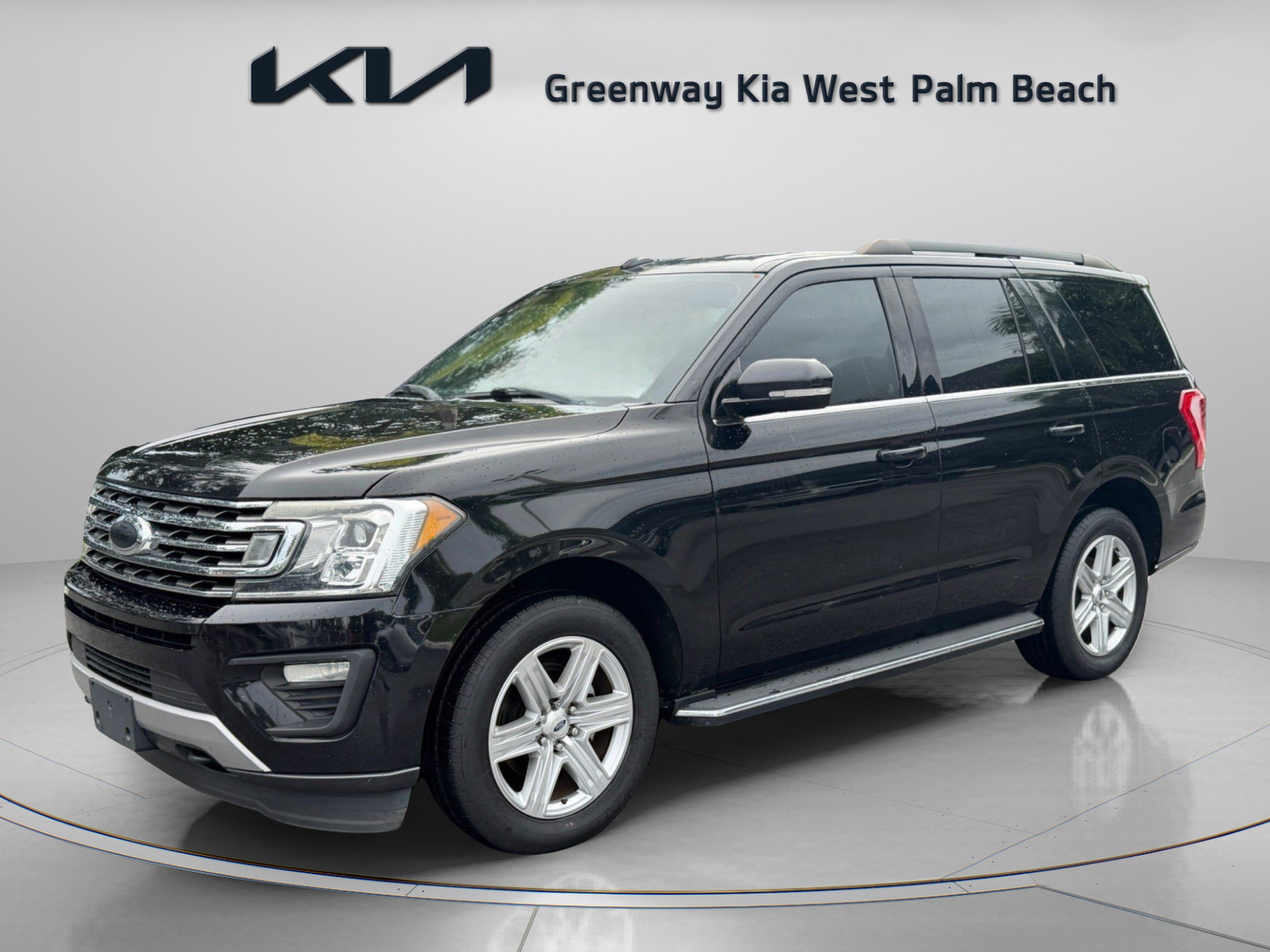 Used 2018 Ford Expedition XLT w/ Equipment Group 202A AWD/4WD image 3