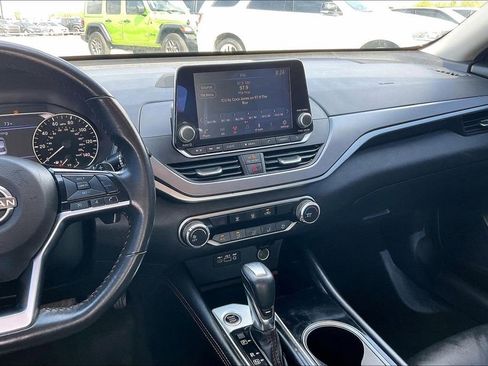 Used 2023 Nissan Altima 2.5 SR FWD image 9