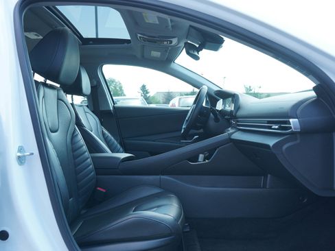 Used 2025 Hyundai Elantra Limited FWD image 11