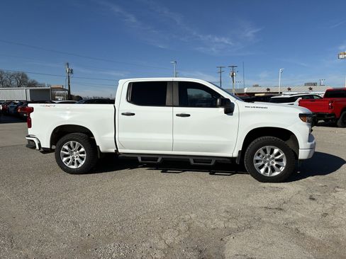 Used 2022 Chevrolet Silverado 1500 Custom image 2