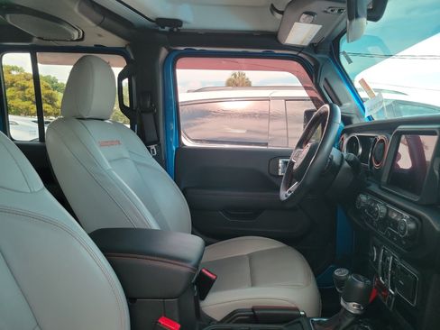Used 2023 Jeep Gladiator Mojave w/ Cold Weather Group AWD/4WD image 9