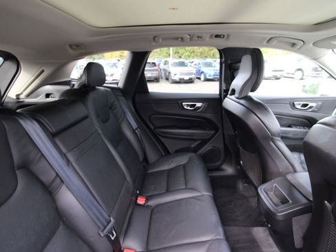Used 2020 Volvo XC60 T5 Momentum image 21