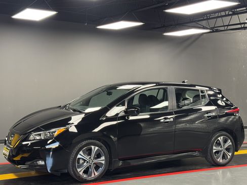 Used 2021 Nissan Leaf SV image 1