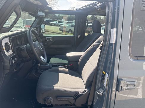 Used 2024 Jeep Wrangler Sahara image 10