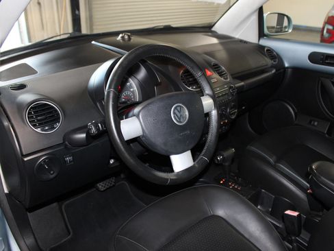 Used 2010 Volkswagen Beetle Convertible FWD image 15