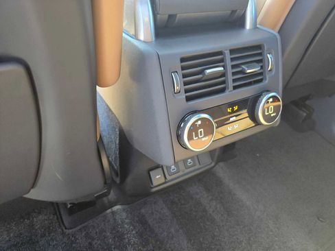 Certified 2025 Land Rover Discovery Dynamic SE image 22