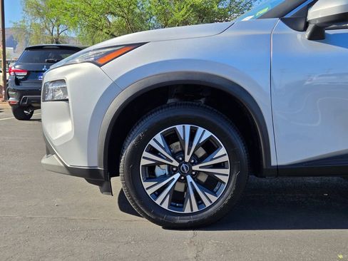Used 2023 Nissan Rogue SV FWD image 9