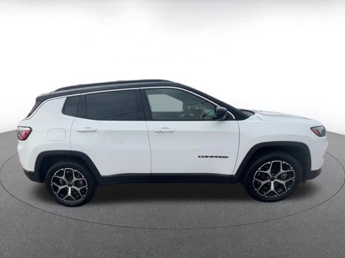 Used 2025 Jeep Compass Limited image 16