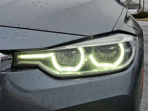 Used 2018 BMW 320i xDrive Sedan w/ Convenience Package image 9