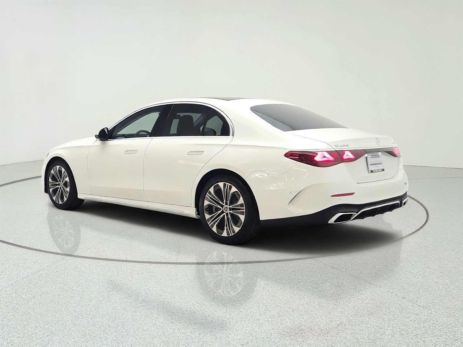 Used 2026 Mercedes-Benz E 450 4MATIC Sedan w/ Winter Package image 7
