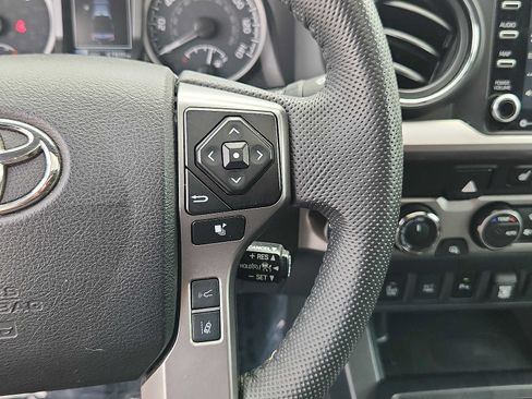 Used 2022 Toyota Tacoma Limited AWD/4WD image 21