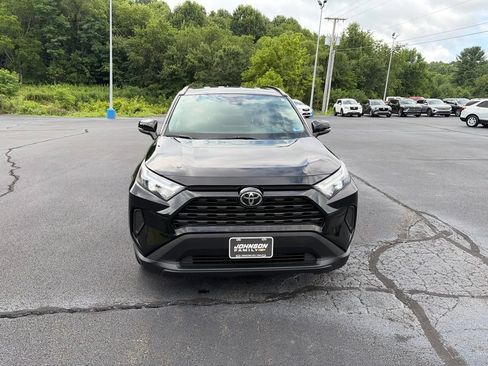 Used 2023 Toyota RAV4 XLE AWD/4WD image 3
