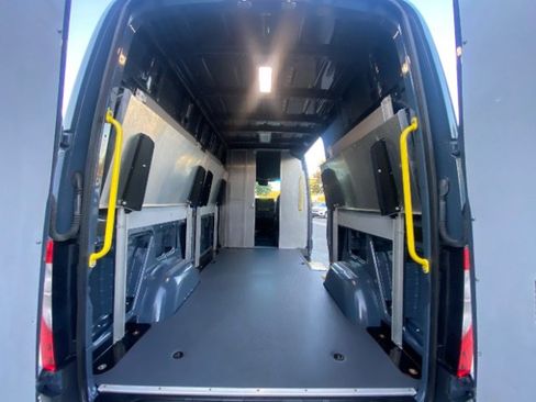 Used 2019 Mercedes-Benz Sprinter 144 image 15