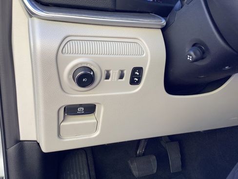 New 2023 Jeep Wagoneer Series III w/ Preferred Equipment Group image 15