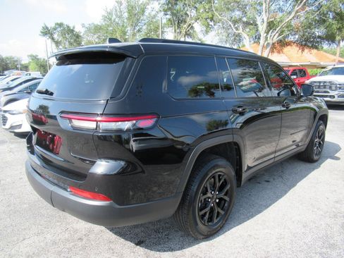Used 2025 Jeep Grand Cherokee L Laredo RWD image 6