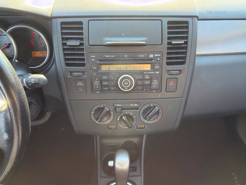 Used 2008 Nissan Versa Hatchback w/ Convenience Pkg FWD image 26
