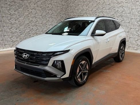 Certified 2025 Hyundai Tucson SEL AWD/4WD image 3