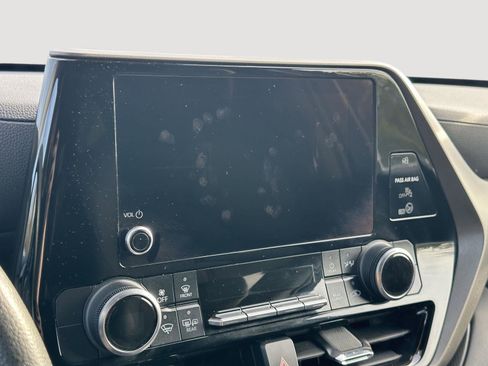 Used 2023 Toyota Highlander L image 12