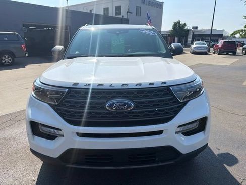 Used 2021 Ford Explorer XLT w/ Equipment Group 202A AWD/4WD image 8