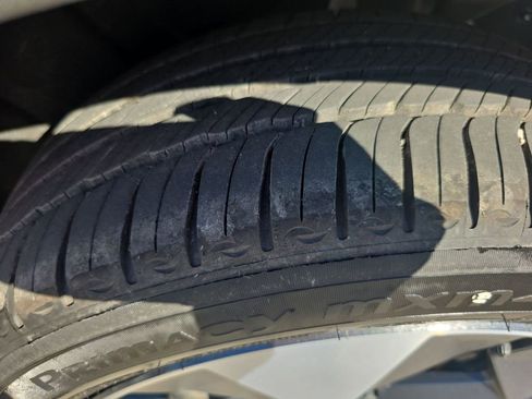 Certified 2025 Volvo XC40 B5 Plus image 44