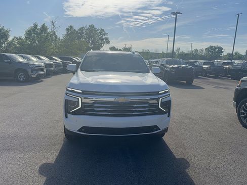 New 2026 Chevrolet Suburban LT w/ Comfort Package AWD/4WD image 2