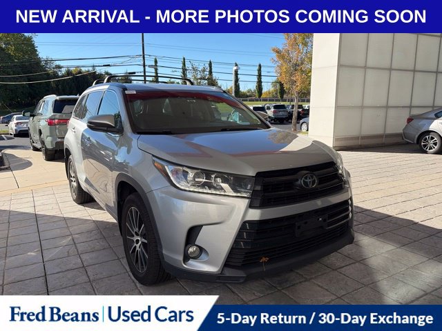 Used 2017 Toyota Highlander SE w/ Carpet Mat Package AWD/4WD image 1