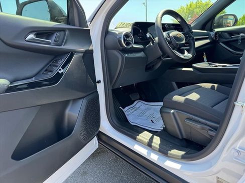 New 2026 Chevrolet Equinox LT FWD image 10