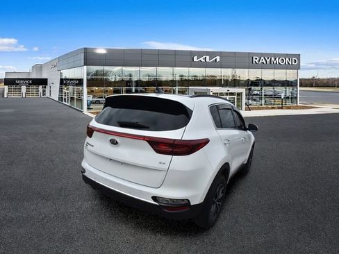 Certified 2022 Kia Sportage EX w/ EX Technology Package AWD/4WD image 3